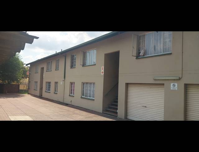 4 BEDROOM TOWNHOUSE FOR SALE IN PRETORIA WEST